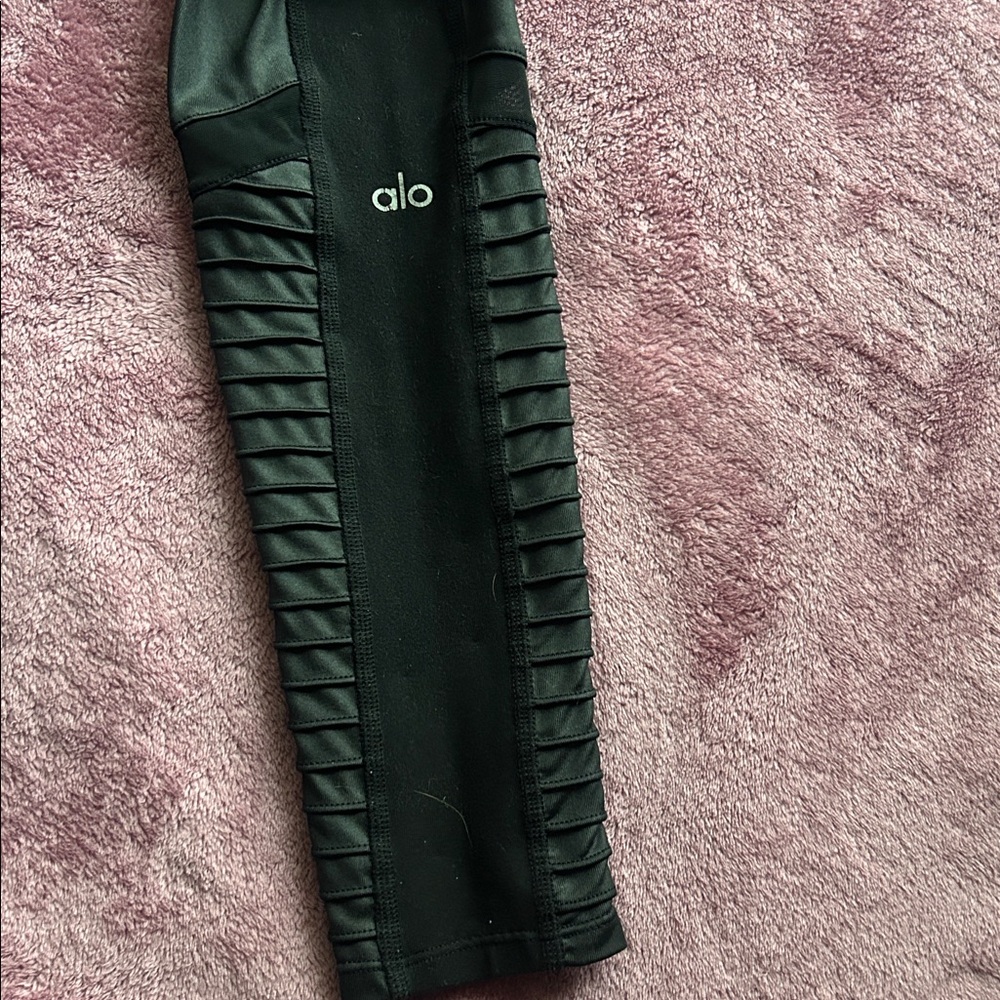 🎀Alo Yoga Moto Leggings🎀 - Picture 3 of 7